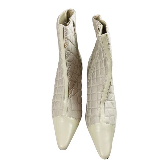Womens Pointed Toe White Heeled Quilted Zip Ankle Boots Size 8B - Picture 2 of 10